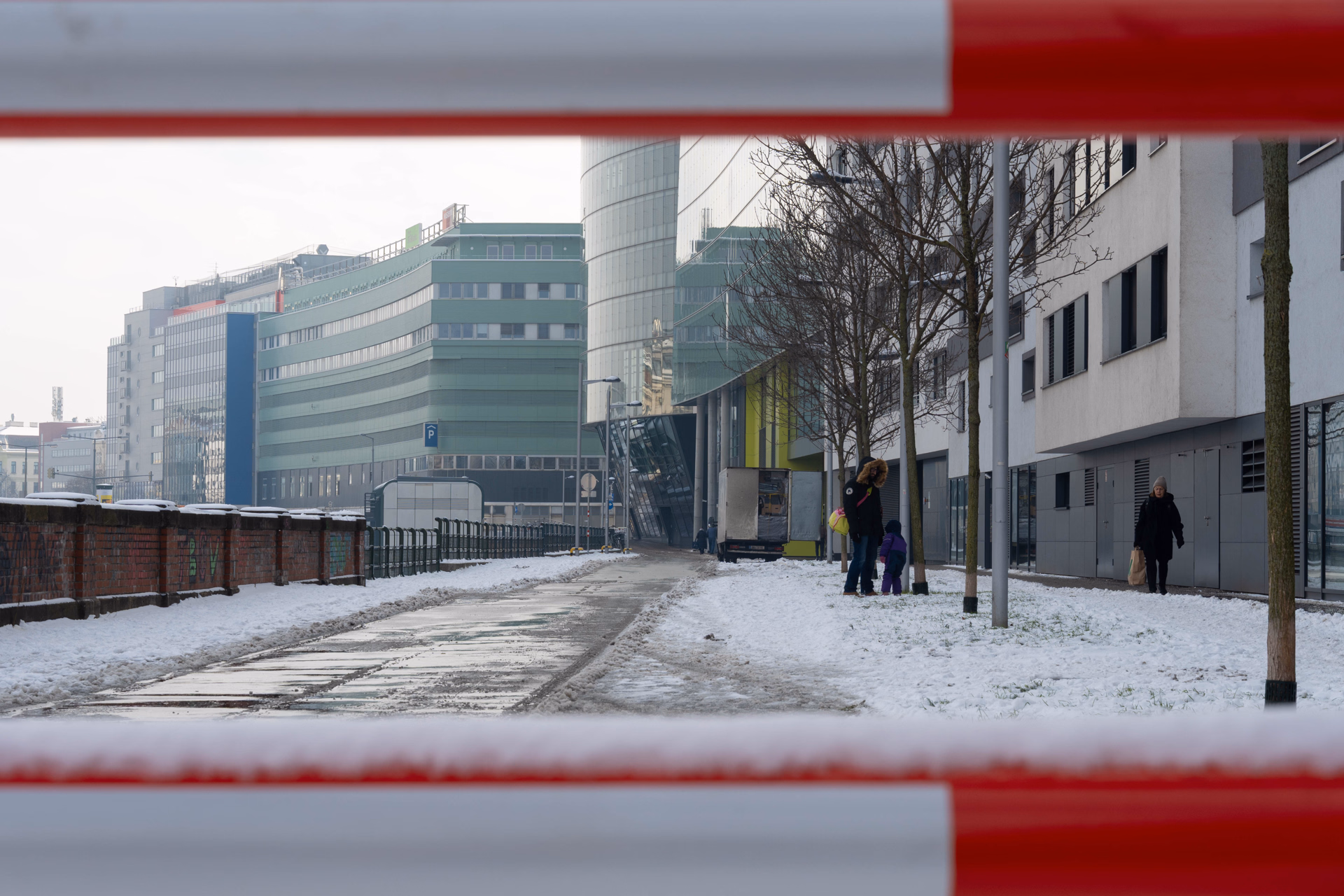Winter scene in the city, looking through a barrier